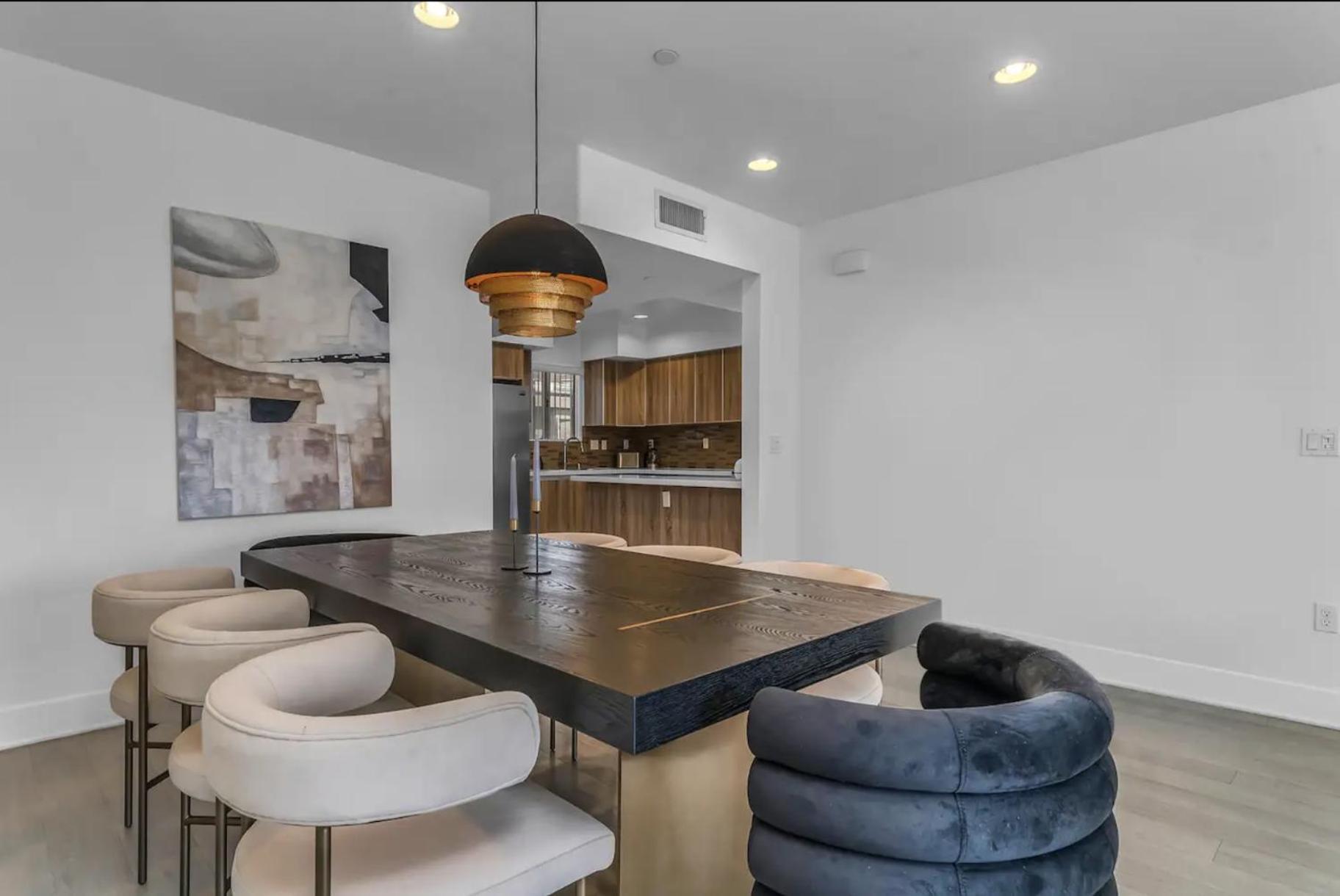 Apartment Luxury & Modern 3 Bedroom & 3 Bathroom Penthouse In Santa Monica With Free Parking